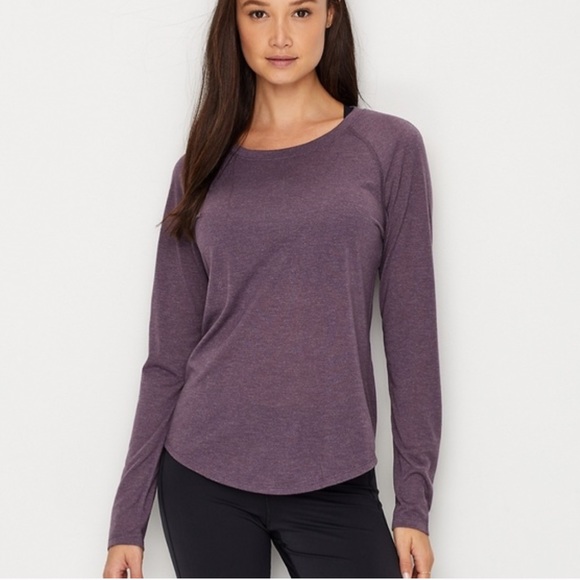 Under Armour Tops - UnderArmour Light Weight Top, Cut Out In Back